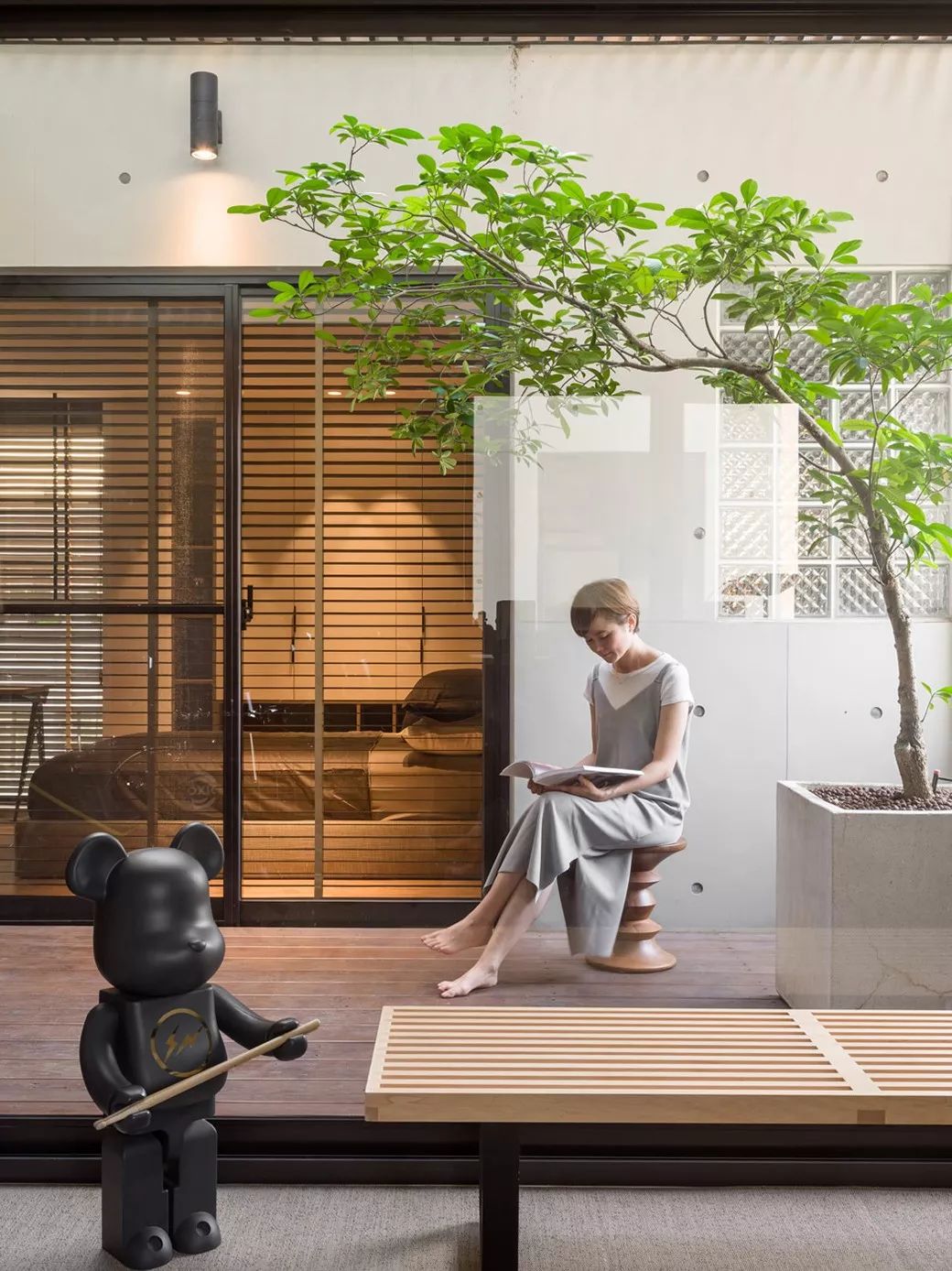 110 坪四层别墅，极简线条与自然元素共融-1