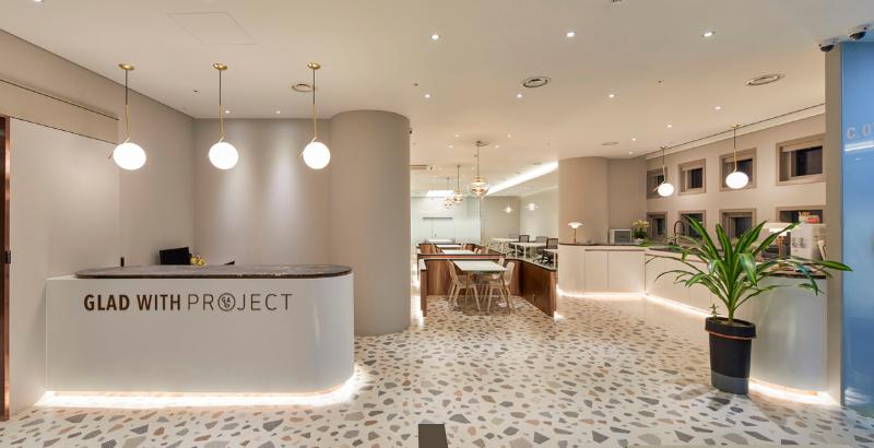 照明点缀的现代共享办公空间-27