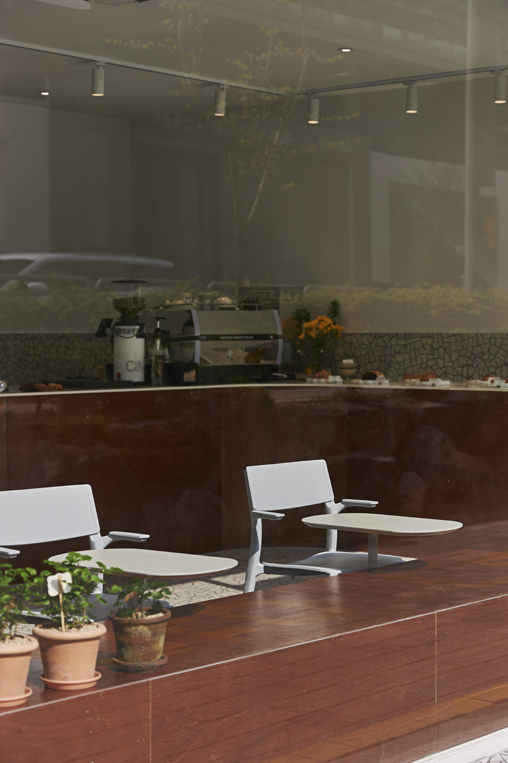 16 坪现代咖啡厅，简约风格中的温馨之作-10