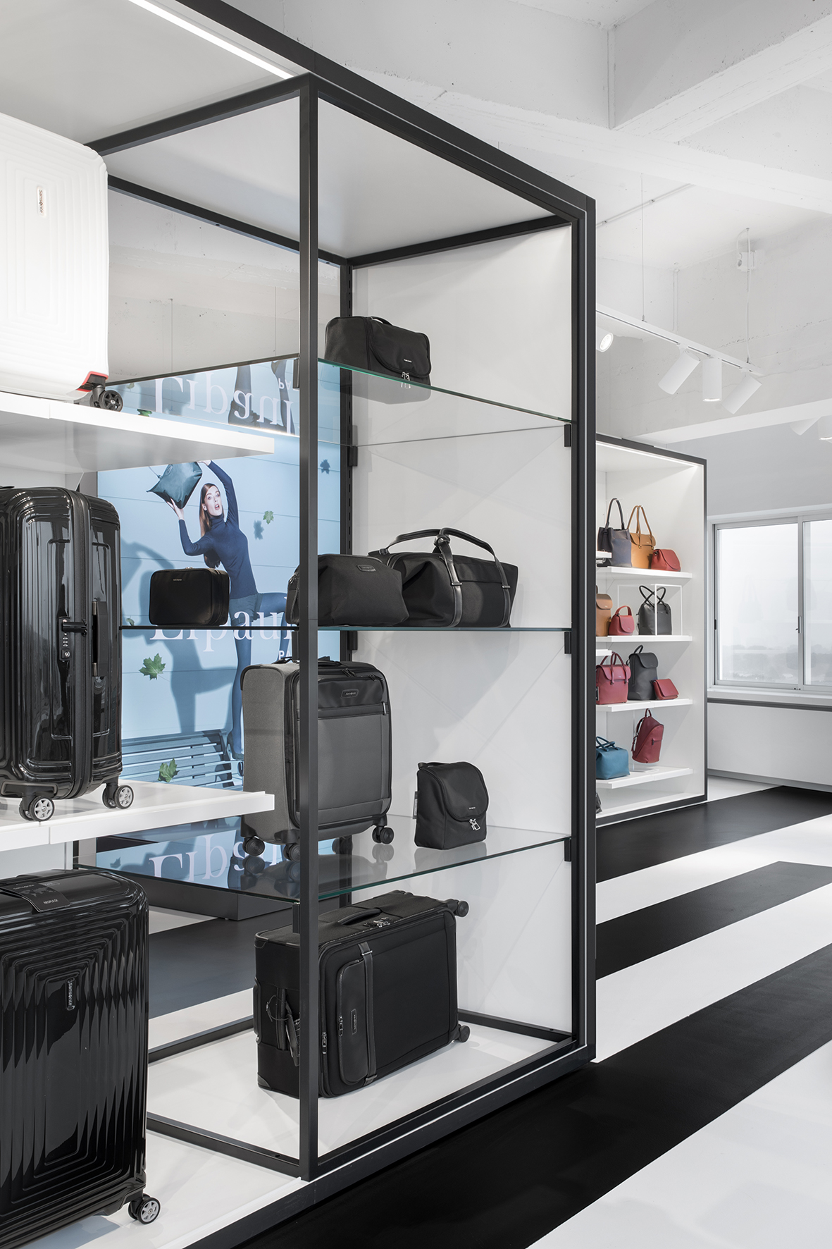 i29 打造 Samsonite 新阿姆斯特丹展厅，城市空间灵感展现多样品牌魅力-15