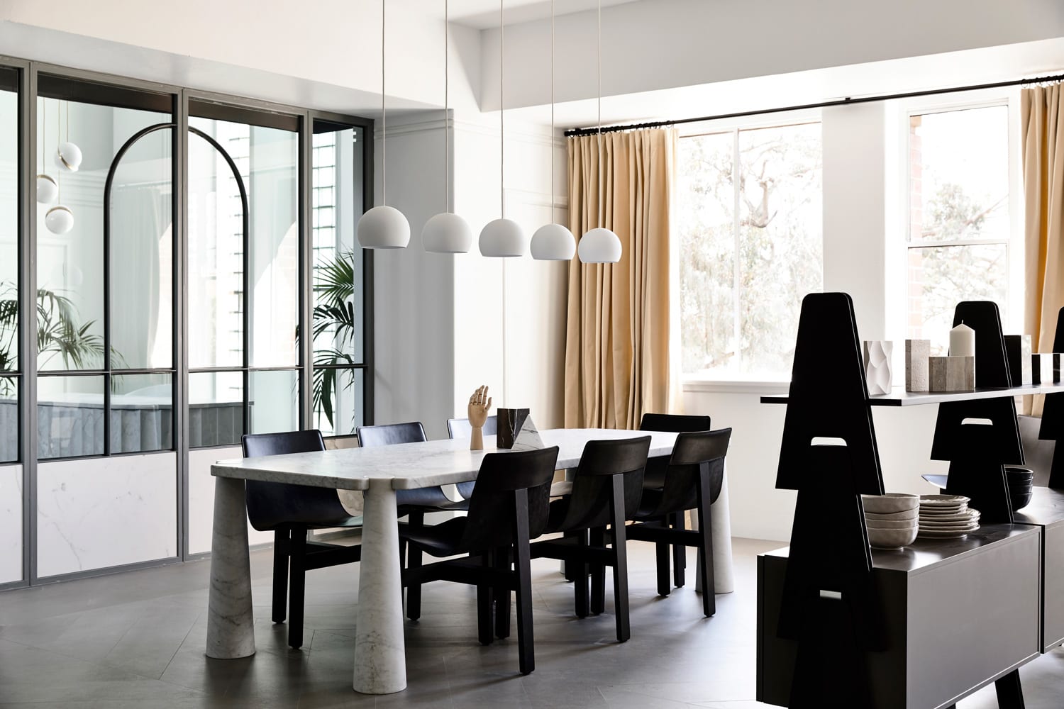 悉尼 Artedomus 展厅 | 电影老好莱坞风格设计,灵活展示产品-2