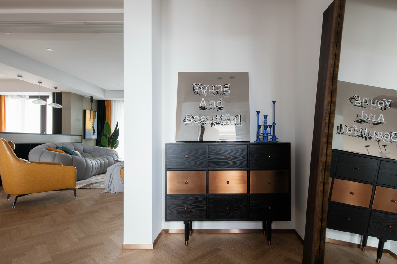 90 后小夫妻 180㎡个性舒适家居，海景猫宅的惬意生活-11