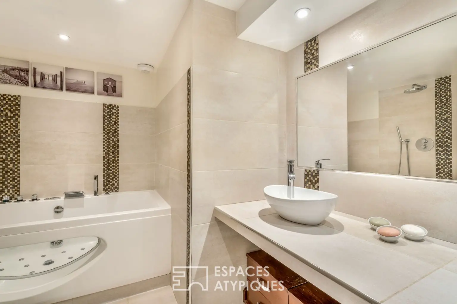 玻璃之光 | 近里昂的现代农场别墅设计-10