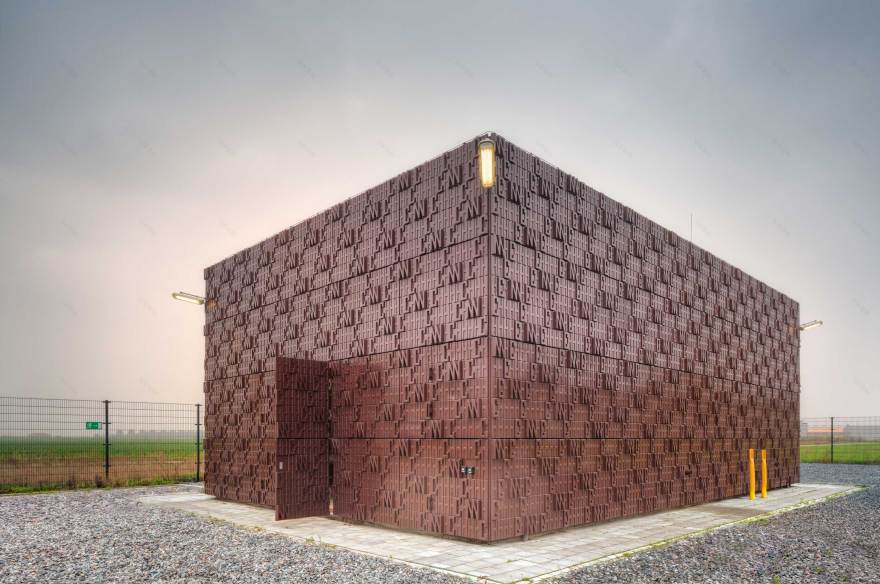 生物基立面下的绿色达科鲁德加油站-0