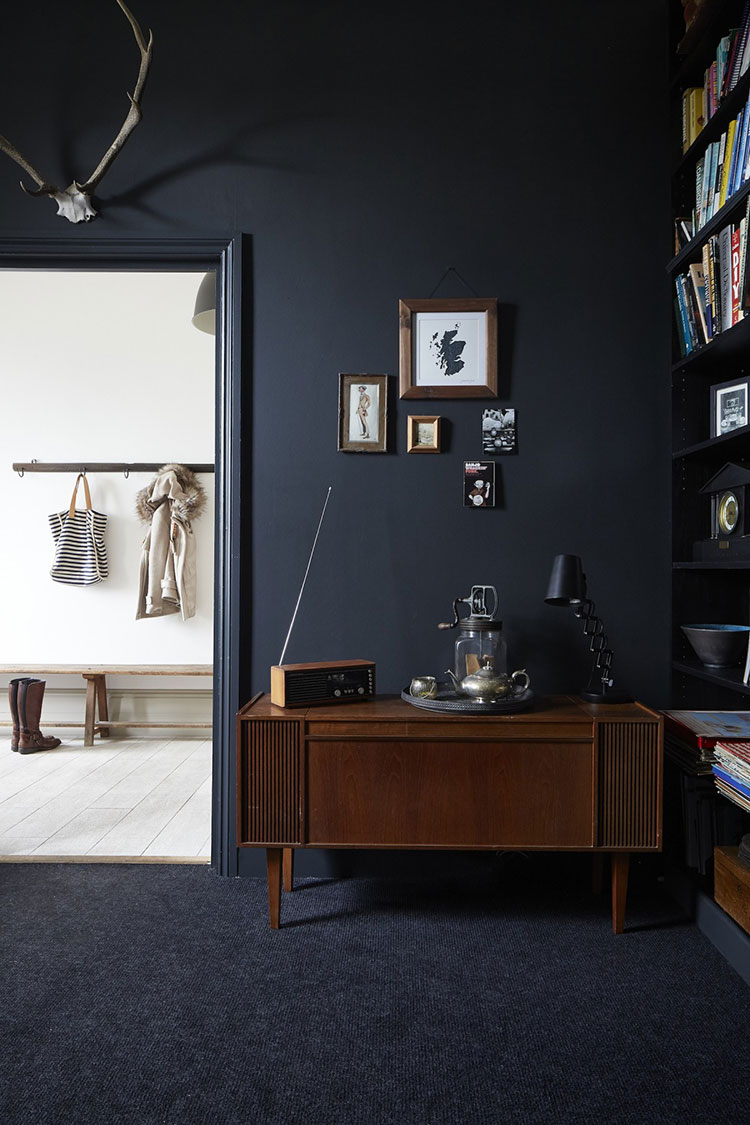 伦敦宽敞现代住宅 | 玻璃顶、黑 library 与庭院 gazebo-11