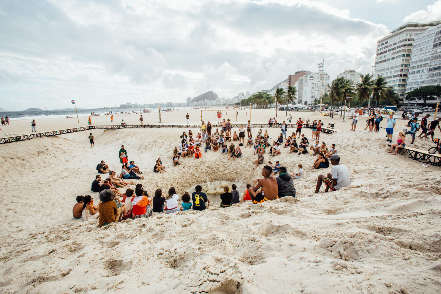 巴西 Copacabana 海滩装置艺术“时间和海滩”-31