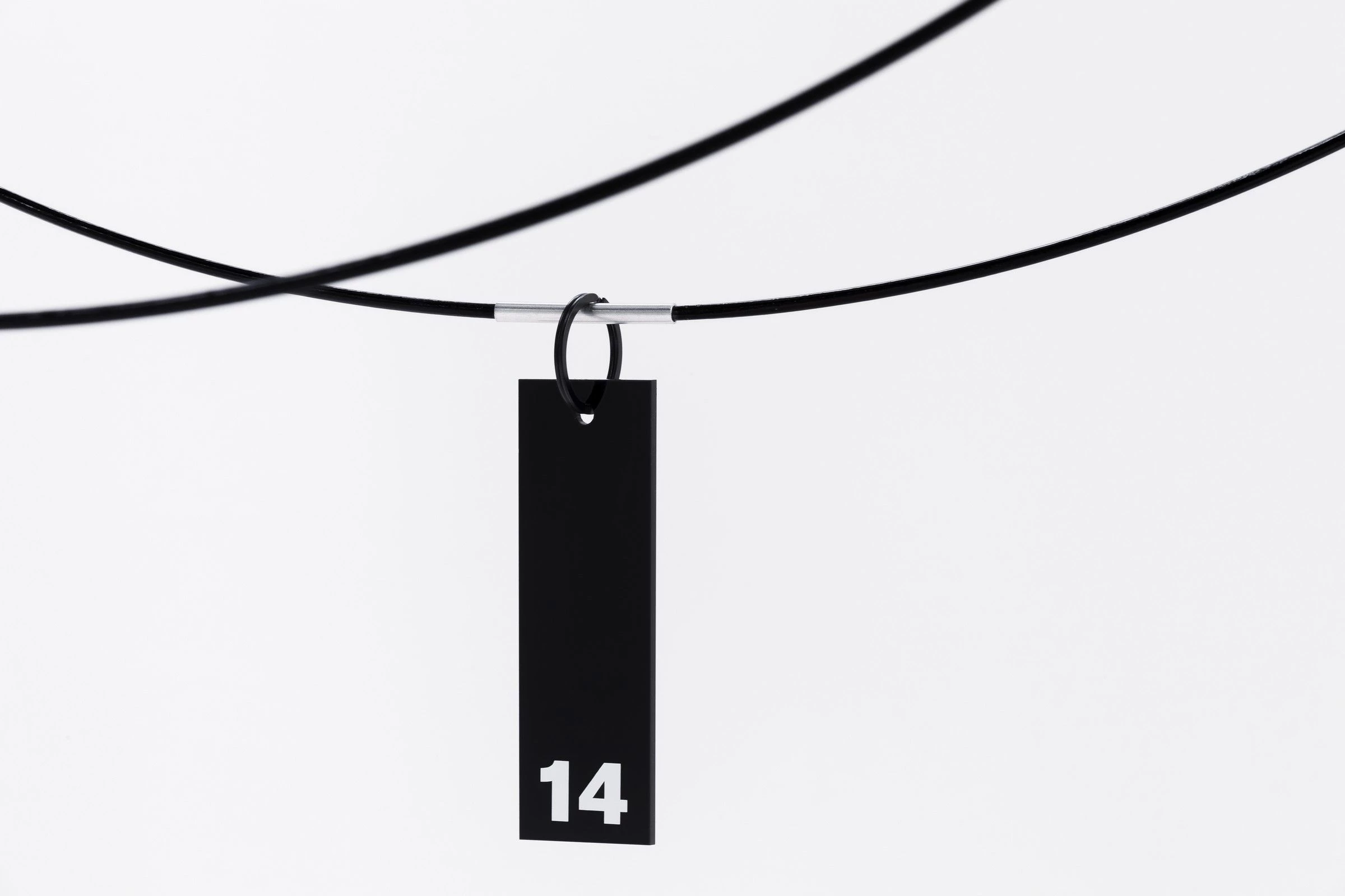 西班牙"Ura"雨衣店橱窗设计,灵动结构展现产品魅力-25