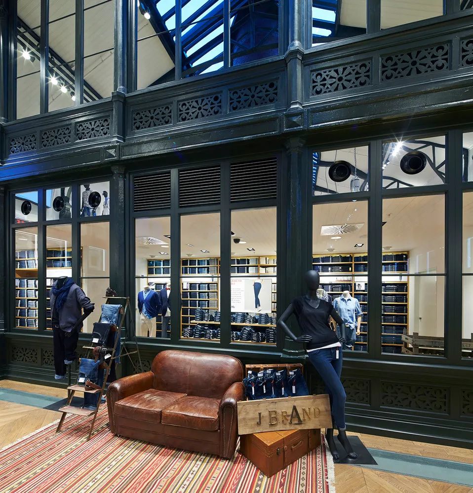 优衣库旗舰店设计探秘 | 空间、科技与人文的完美融合-153