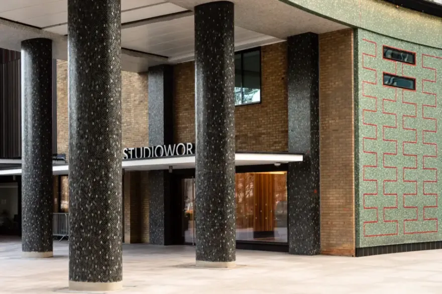 伦敦前 BBC 办公室的独特设计公寓-16