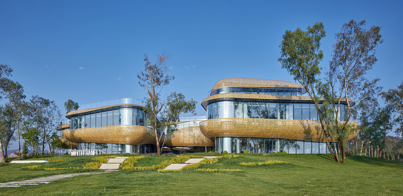 White Crane Lake Visitor Center / Archperience-1