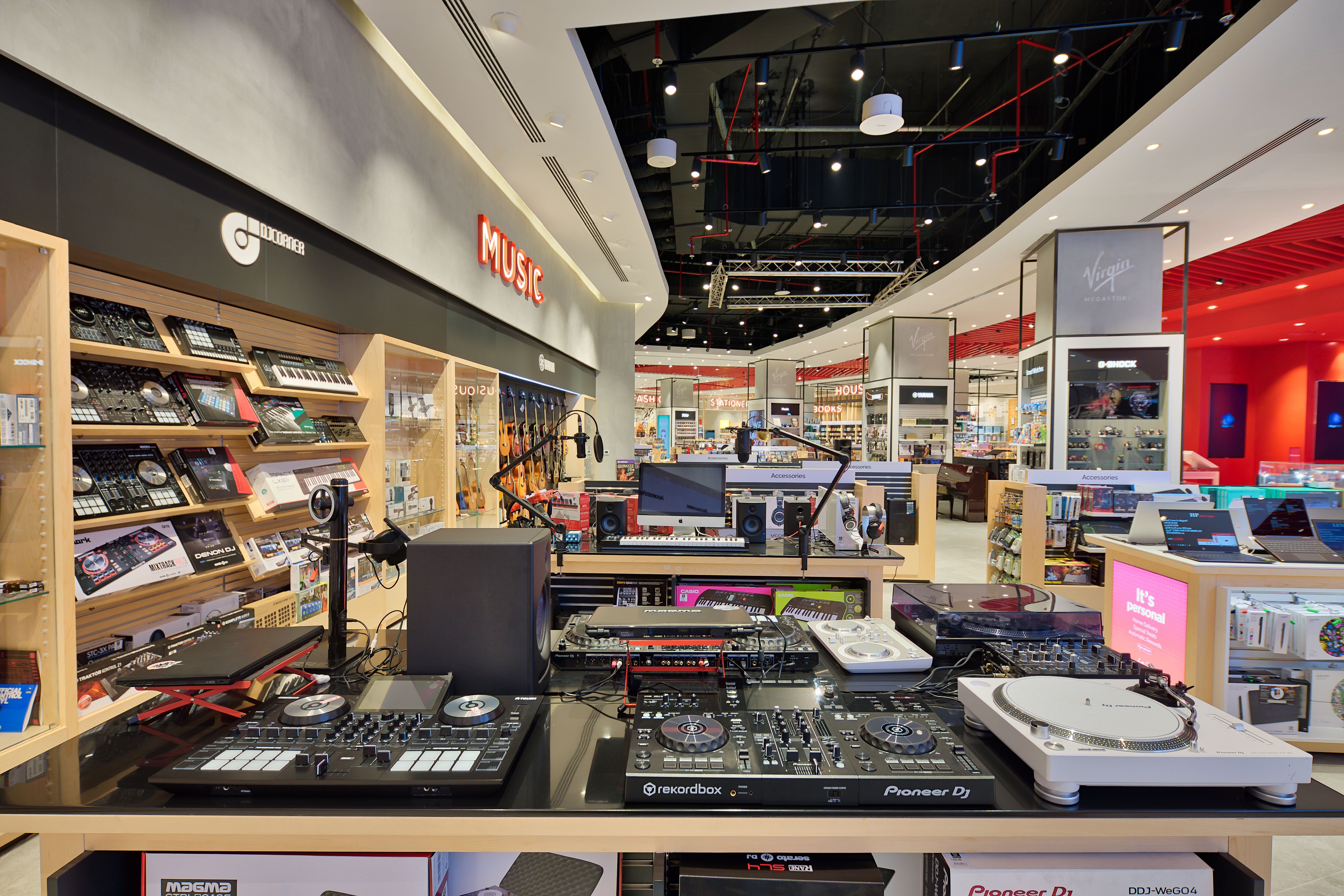 迪拜购物中心 Virgin Megastore 旗舰店,城市活力融入设计-6