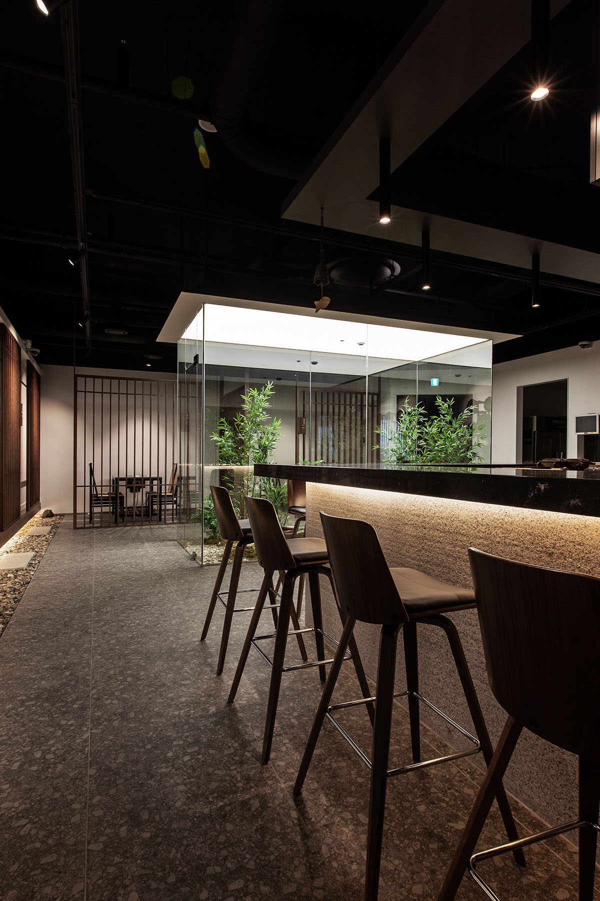 韩式餐厅“中央情报局”设计 | 石木庭院与传统氛围的完美结合-7