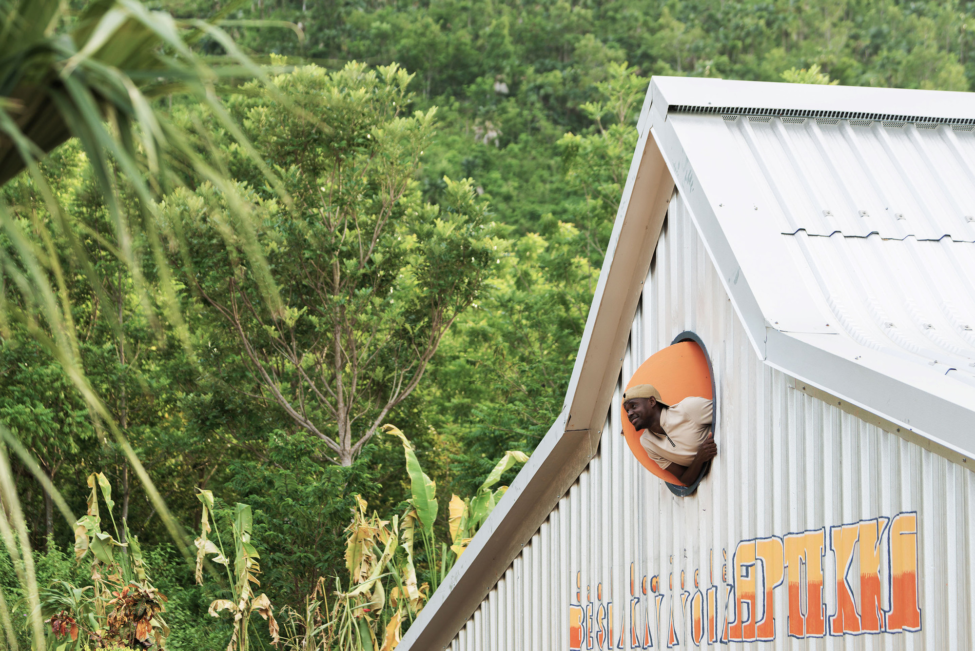 Community Center in Bercy-Cavaillon Haiti / Emergent Vernacular Architecture (EVA Studio)-32