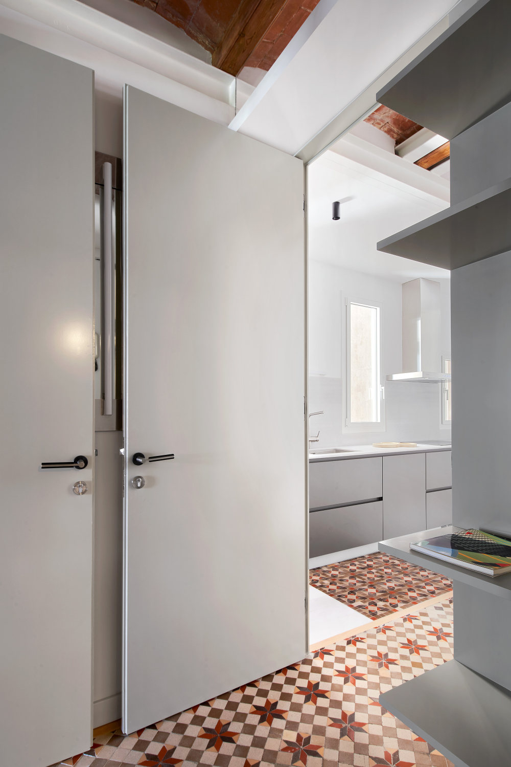 西班牙巴塞罗那现代复古住宅设计丨estudio COA-26