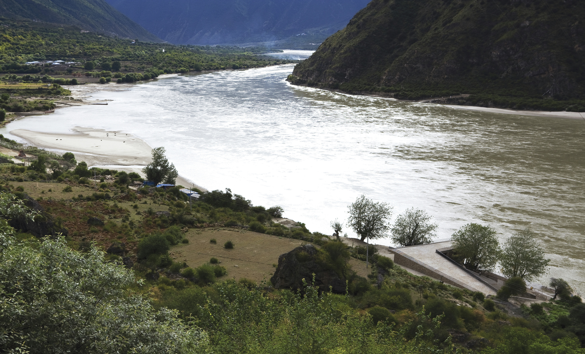 西藏雅鲁藏布江畔的船运终点站-18