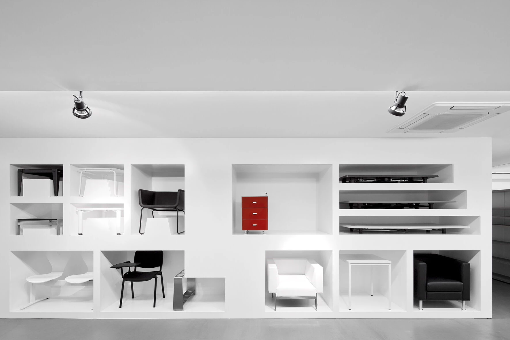 Famo Porto 展厅改造丨葡萄牙波尔图丨Moura Martins Arq.-11