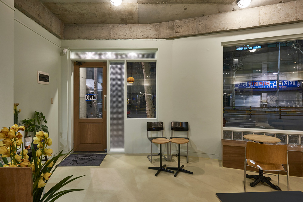 23 坪现代极简咖啡馆设计，打造温馨舒适空间-11