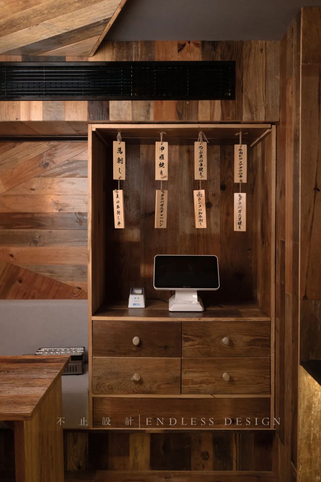 万吉水产 · 工业风日料店的创意设计丨中国苏州丨不止设计-20