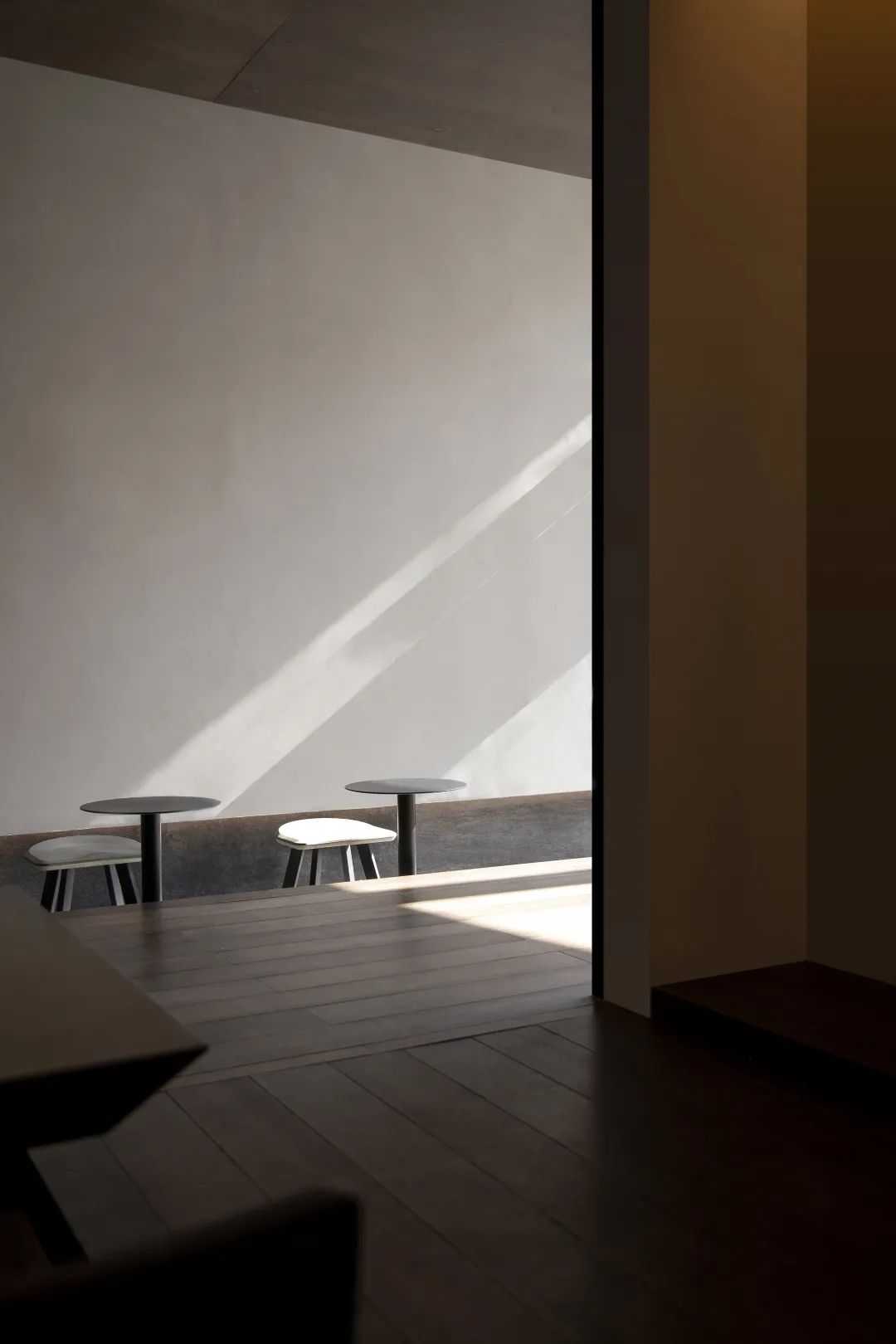 南京喜茶金茂汇店 | 古城墙下的现代茶空间-61