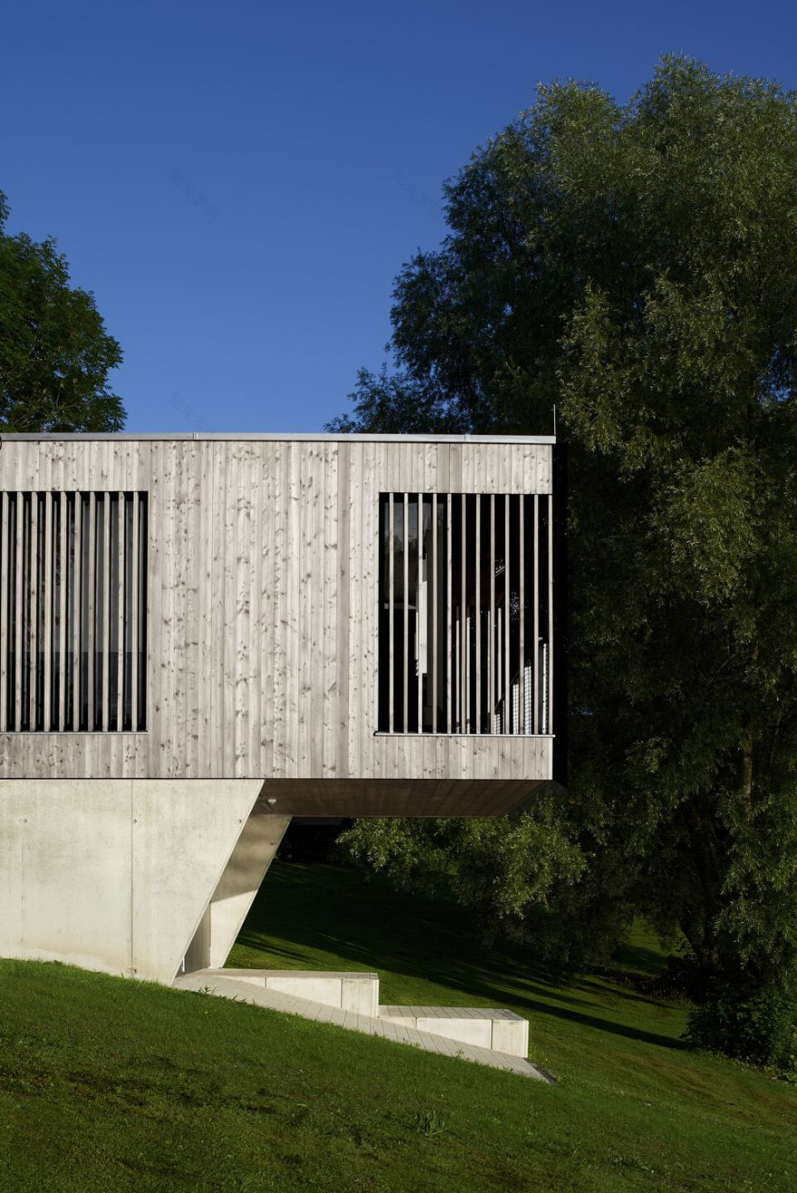 慕尼黑湖边“漂浮”木屋,生活与自然的完美融合-13