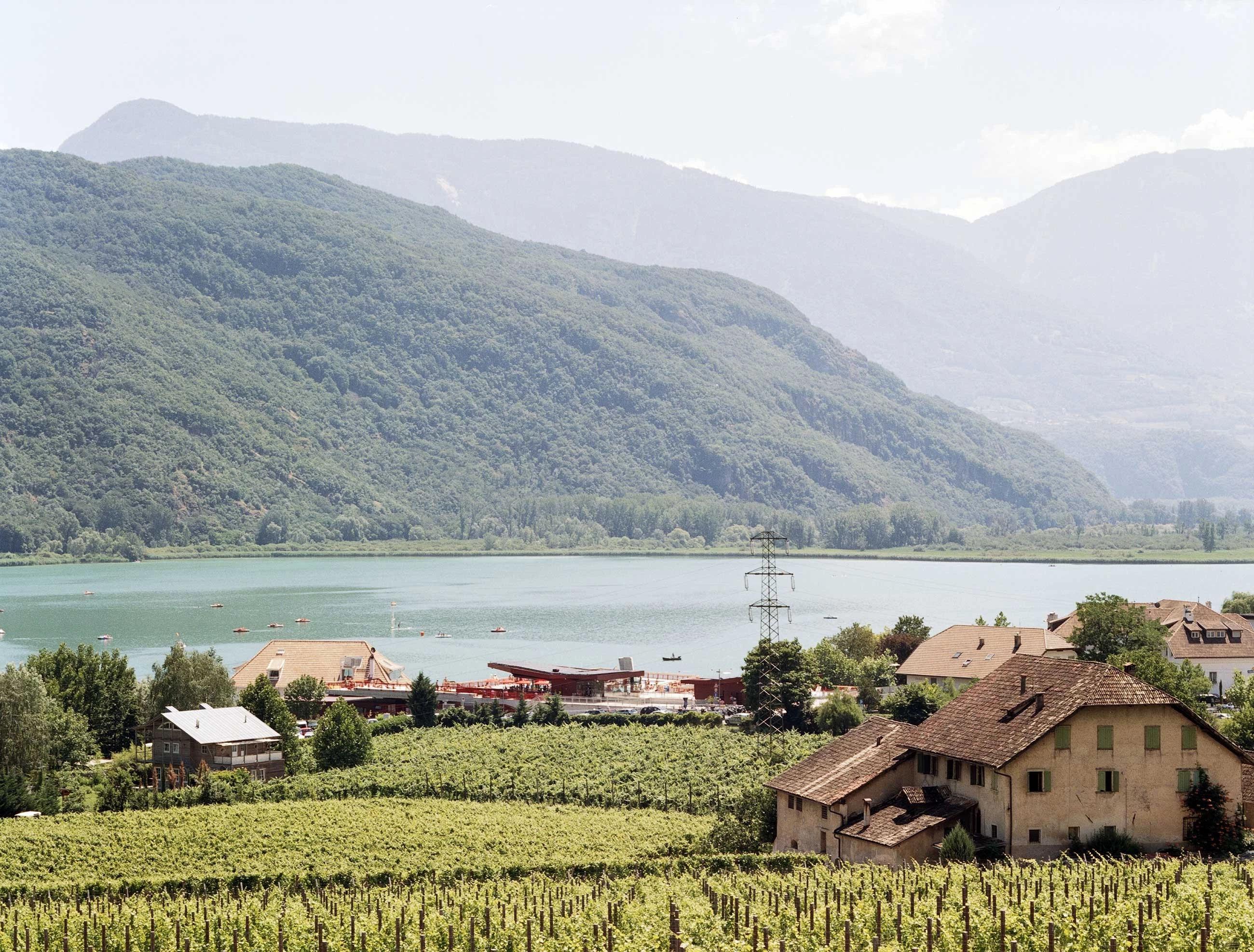 意大利 Caldera 湖畔游泳馆 · 休闲与感官的全新体验-12