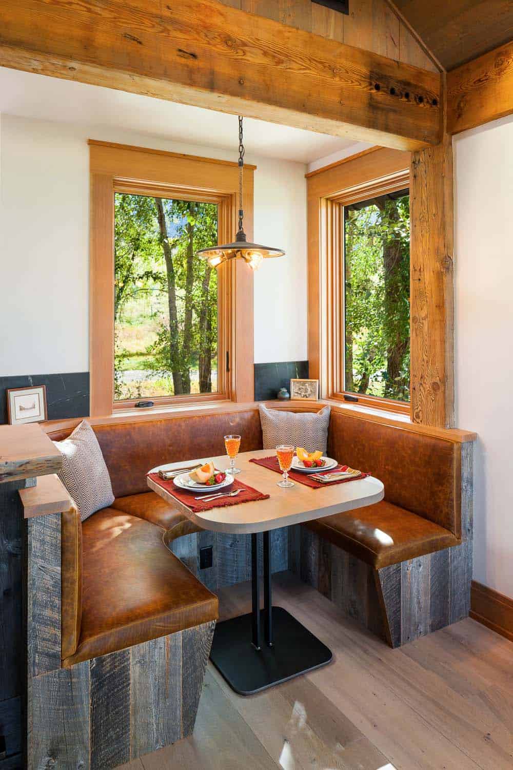 Breathtaking Montana mountain retreat in harmony with the environment-11