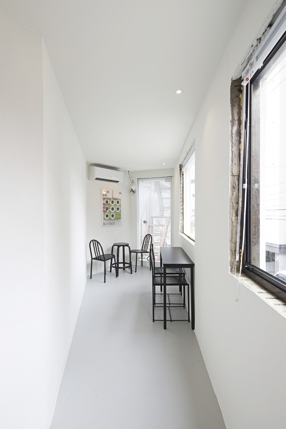 白色梦幻 | 10 平米迷你咖啡厅的惊艳室内设计-7