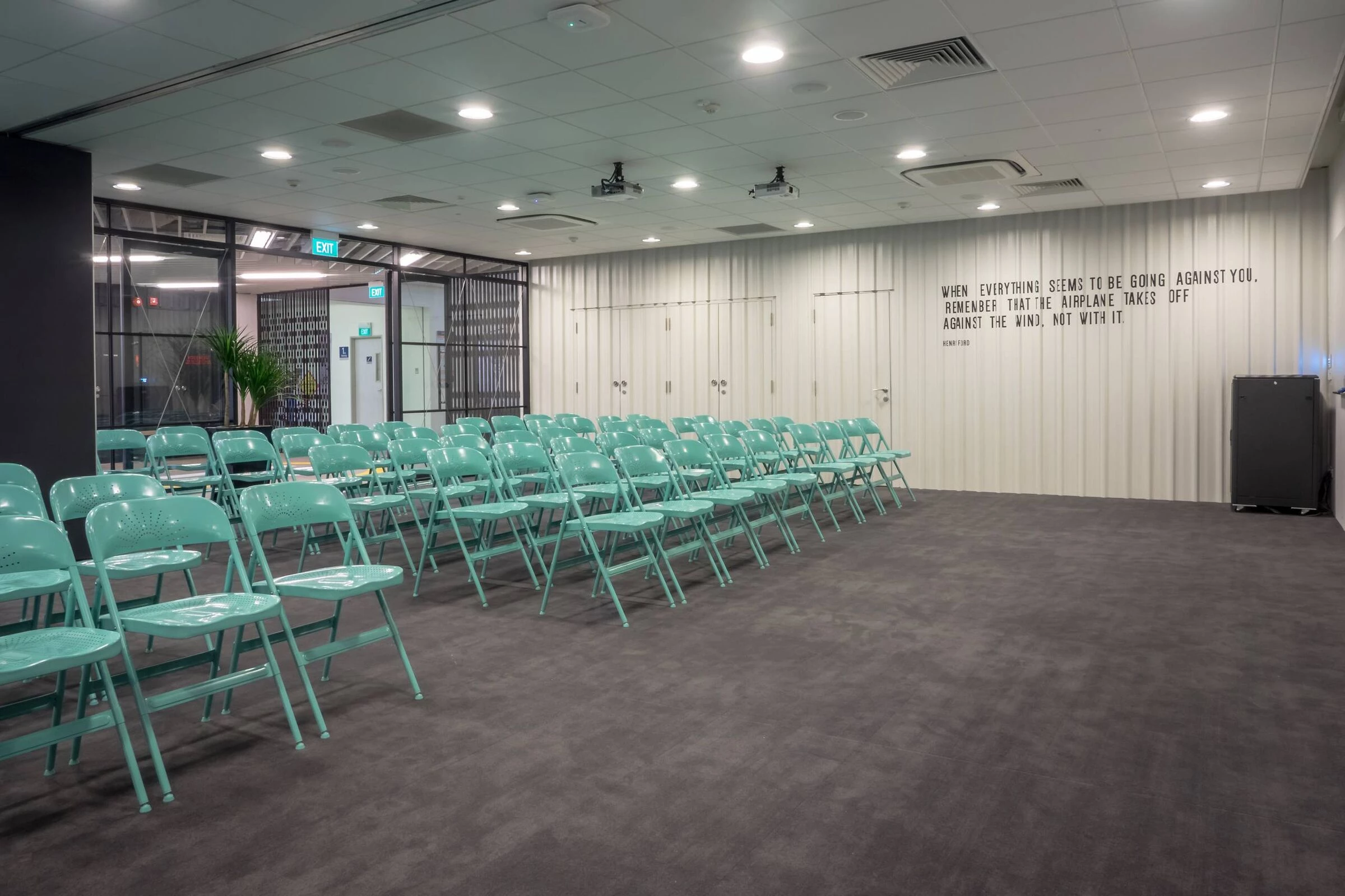 新加坡航空主题共享办公空间· Egg Creatives 的“梦幻航站”-16