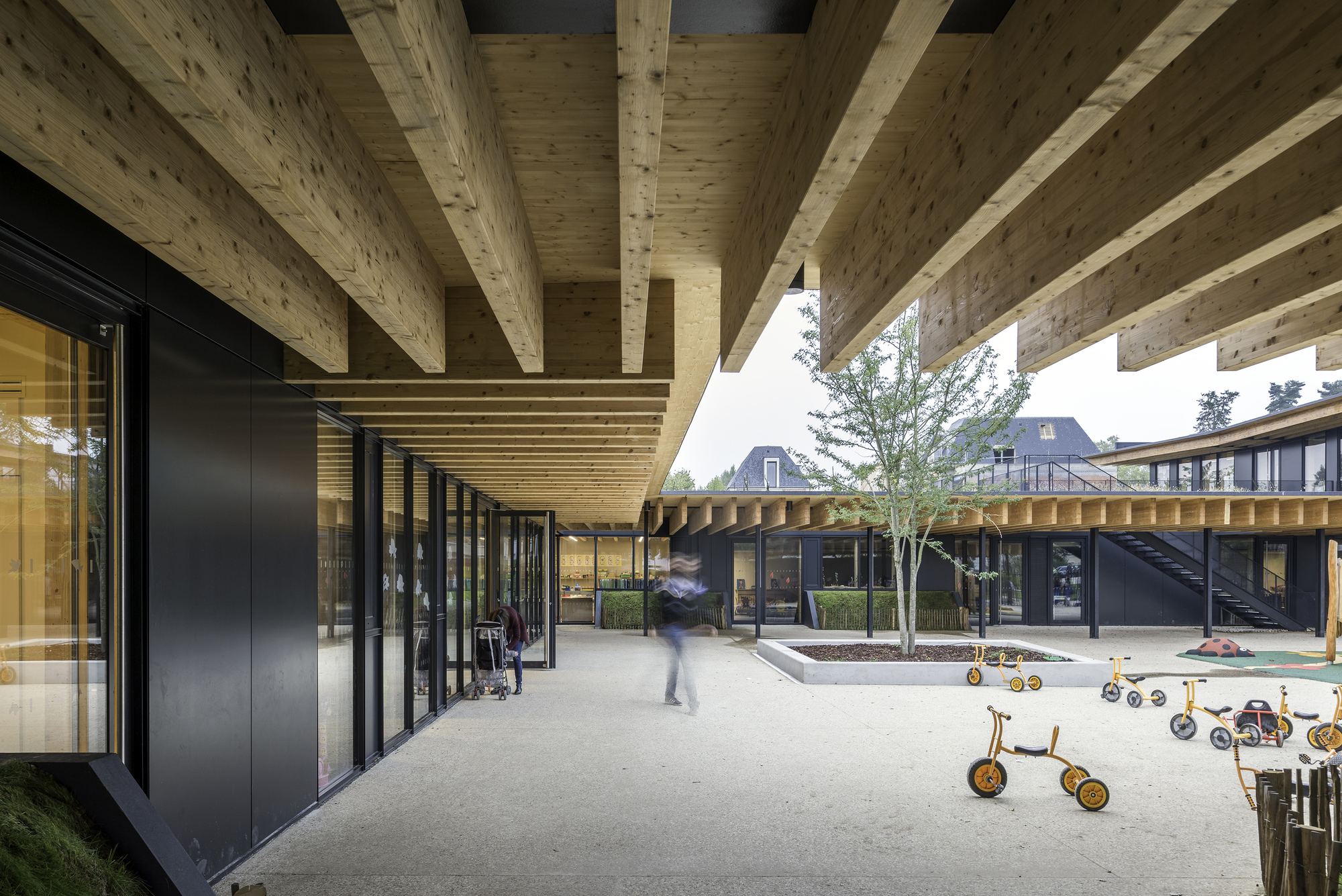 学校及体育设施完备丨法国-29