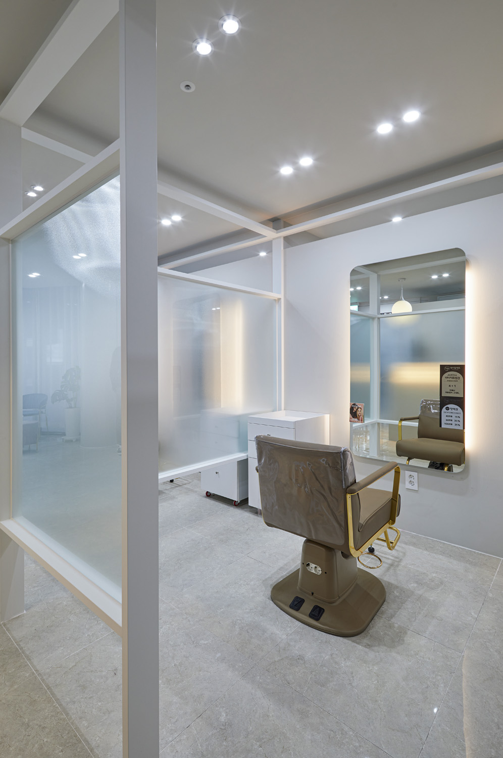 30 平米极简美容院，现代风格的魅力展示-11