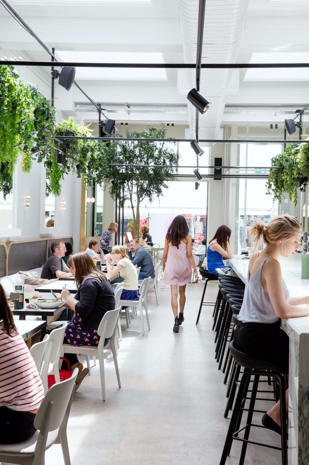 森林系咖啡屋，将室外风景带入了室内-2