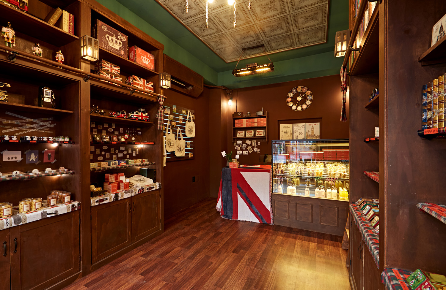 红色外观,12 平米小空间的大设计-9