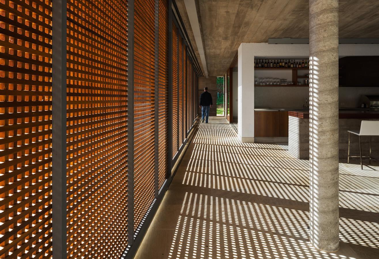 巴西 Bragança Paulista 斜坡住宅-15