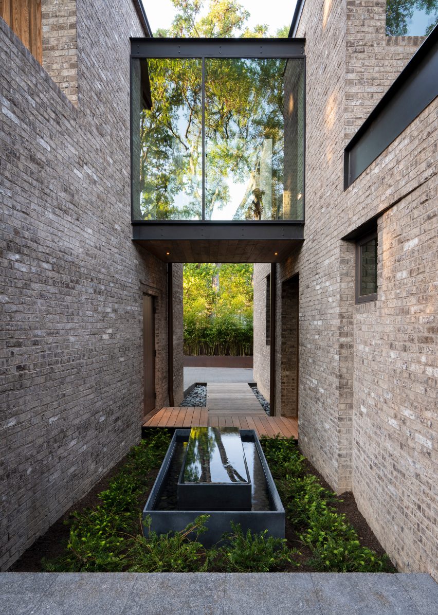 奥斯汀橡树林中的玻璃桥住宅丨美国奥斯汀丨Sanders Architecture-10