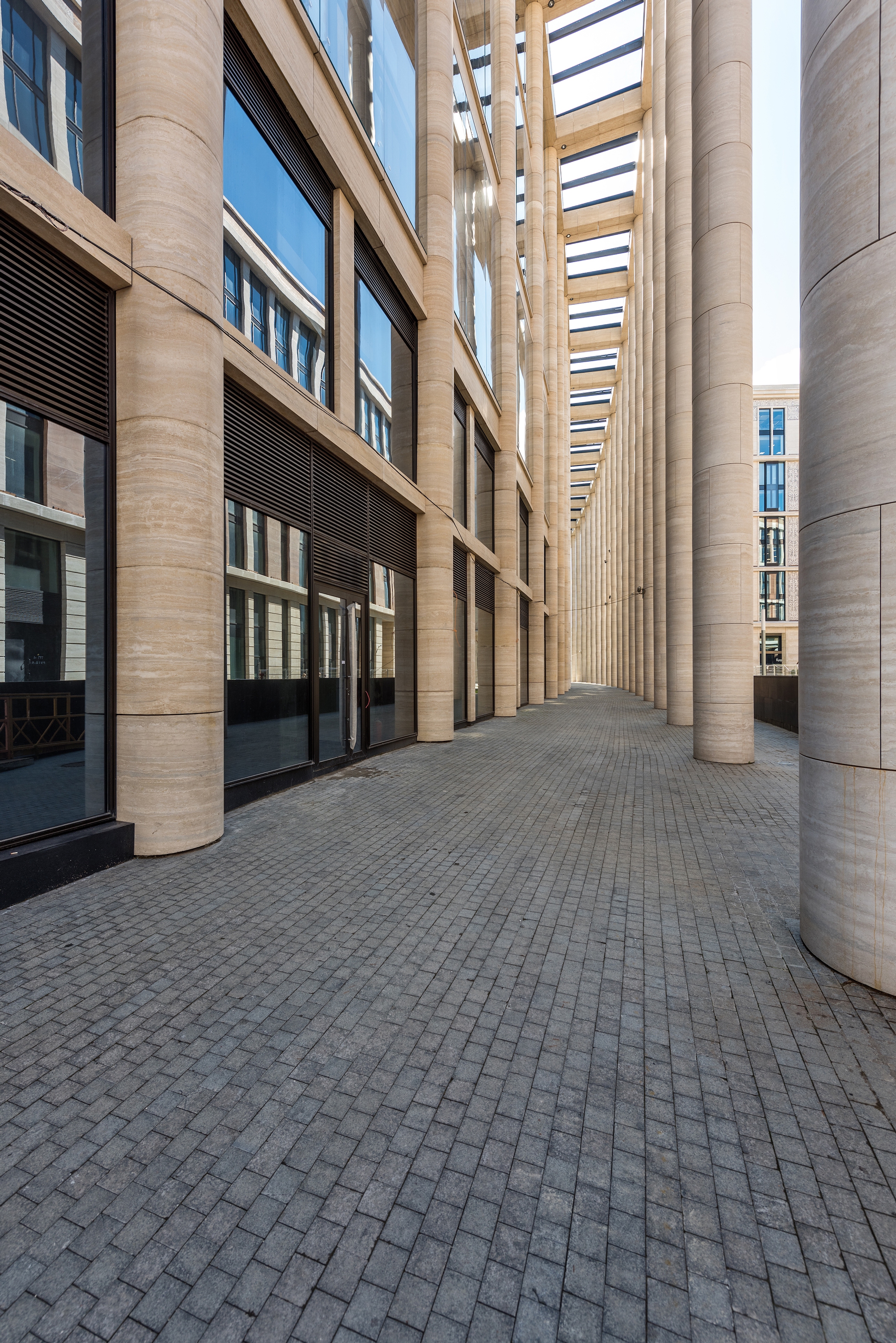 Àäìèíèñòðàòèâíûé è îáùåñòâåííî-äåëîâîé êîìïëåêñ «Íåâñêàÿ ðàòóøà»-35