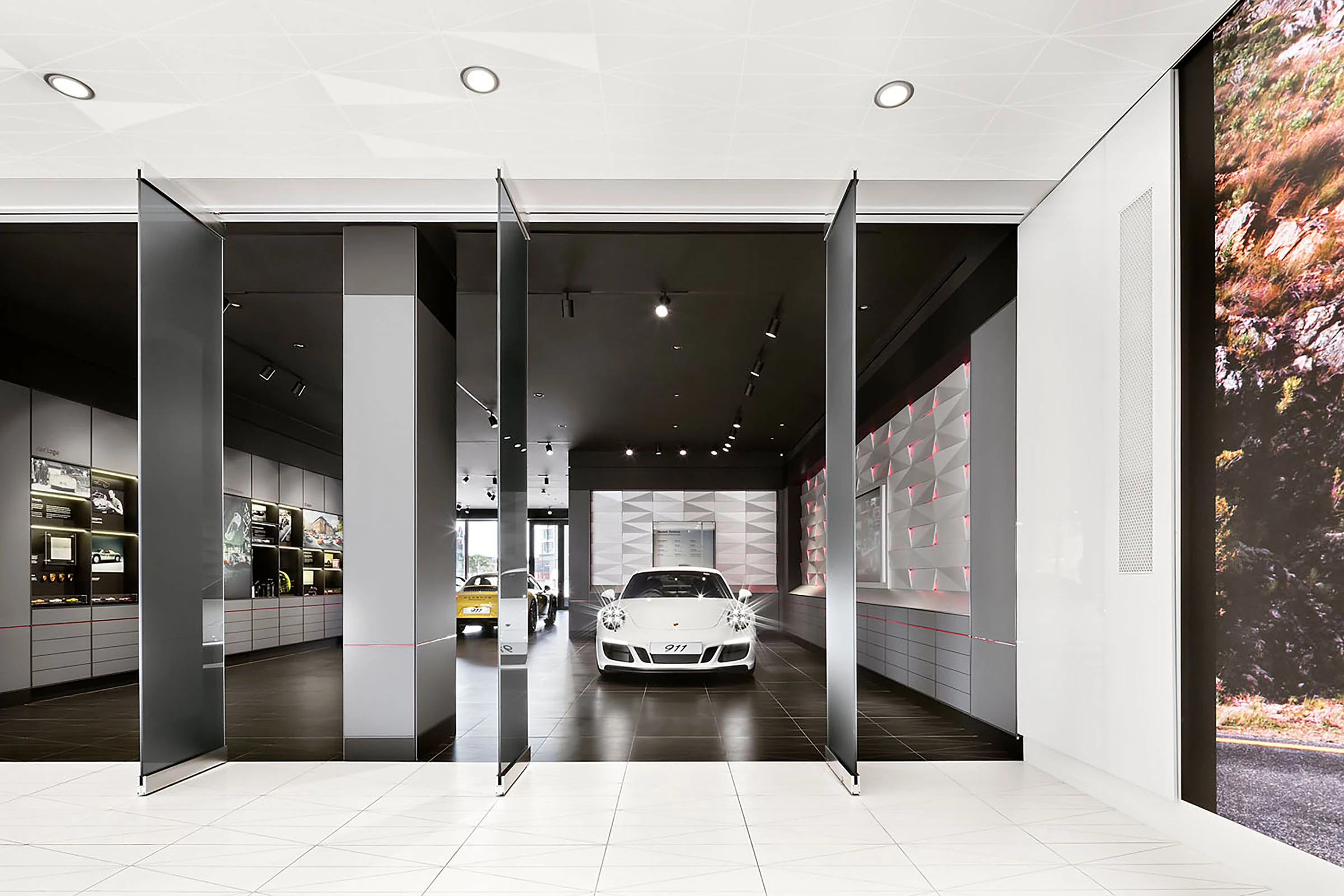 南非开普敦保时捷工作室 · 创新都市零售概念-14