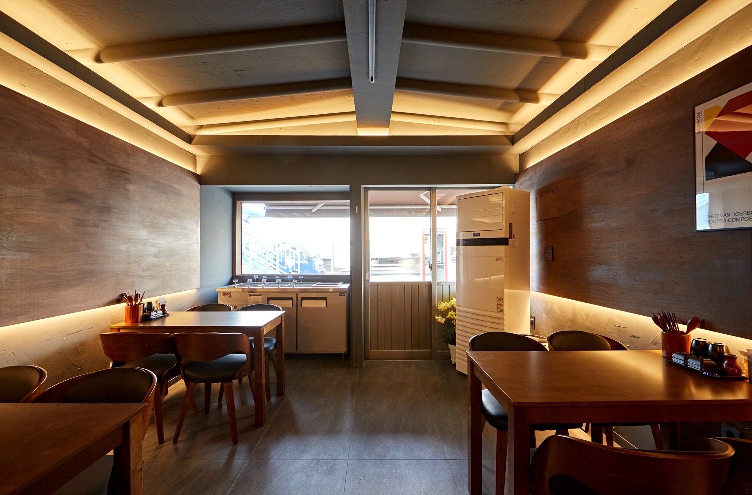 首尔餐厅设计 | 灯光与空间的完美融合-9