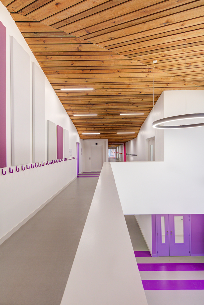 法国北佩利克学校 · 融入环境的创意建筑-22