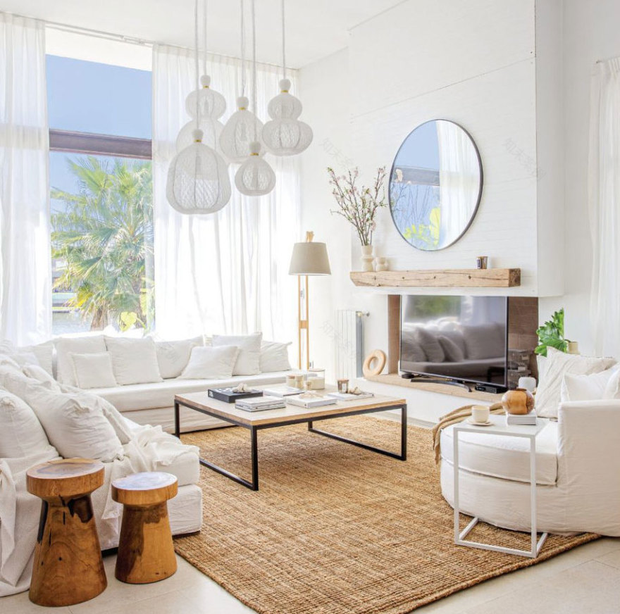 阿根廷设计师的海滨别墅 | 极简自然的白色内饰-1