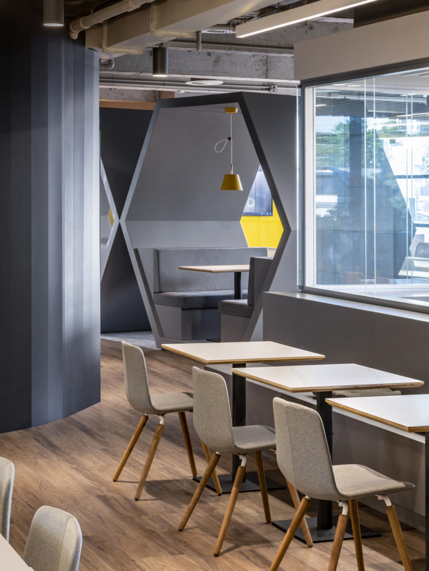 圣保罗C6银行办事处设计-24