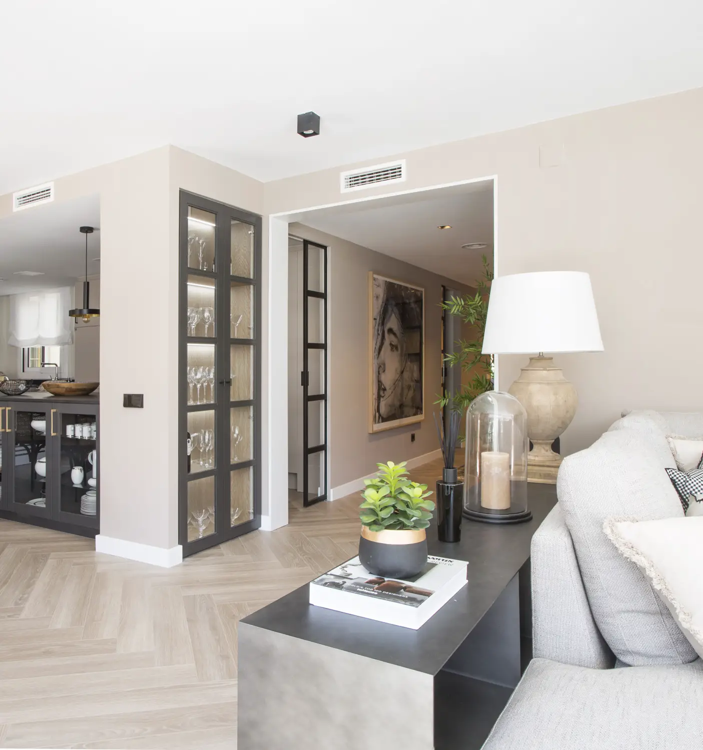 黑沙风格装点巴塞罗那家庭公寓-9