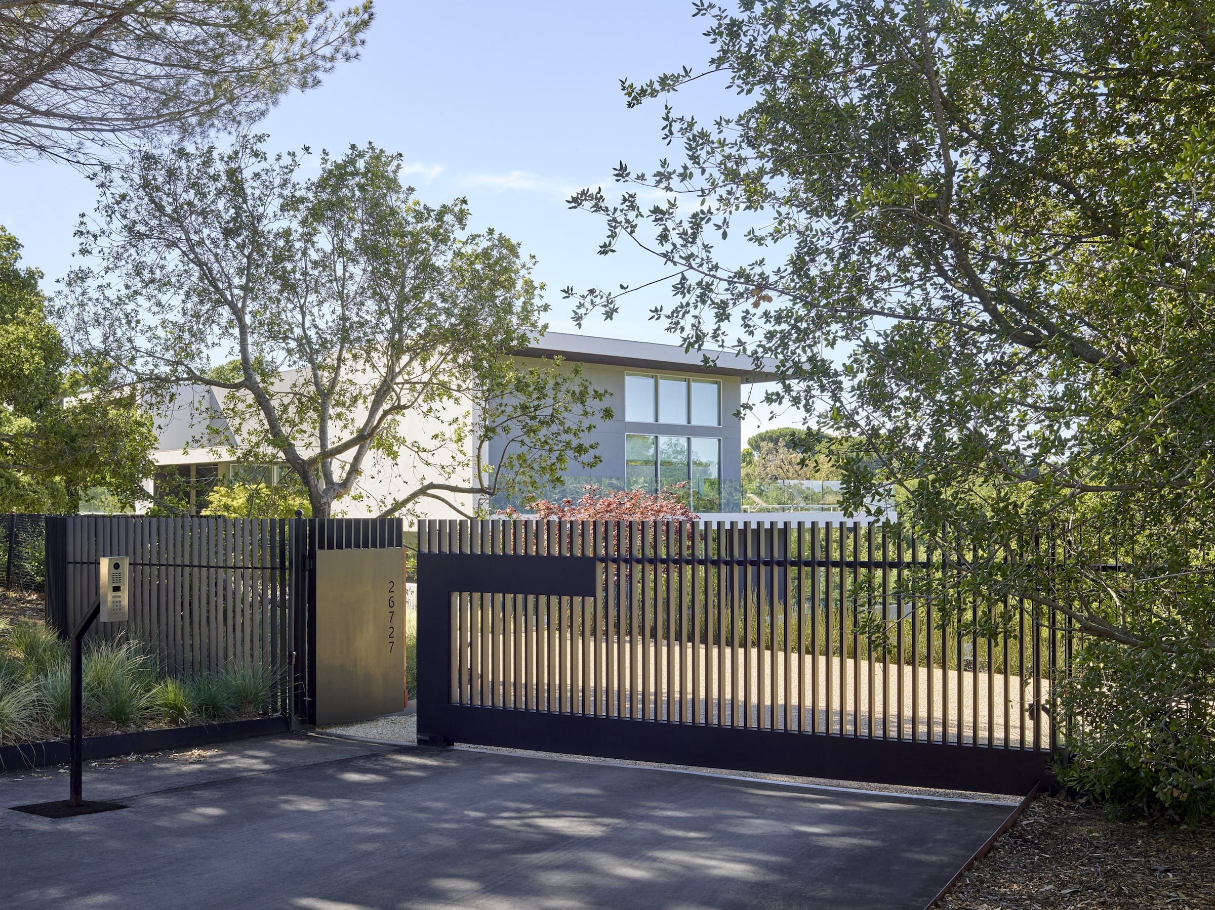 加州洛斯阿尔托斯山现代住宅，钢木交织的多功能户外空间-27