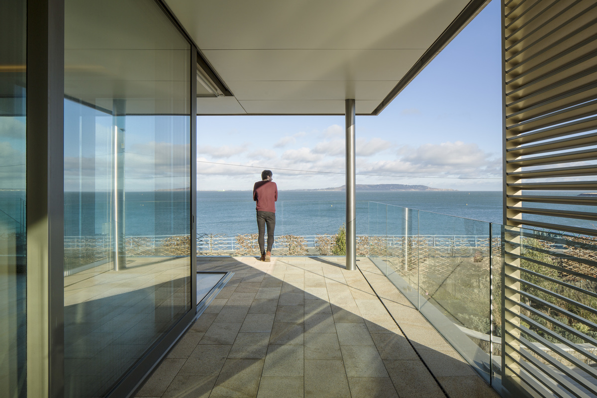 都柏林海滨现代别墅 | 致敬历史的透明重构-46