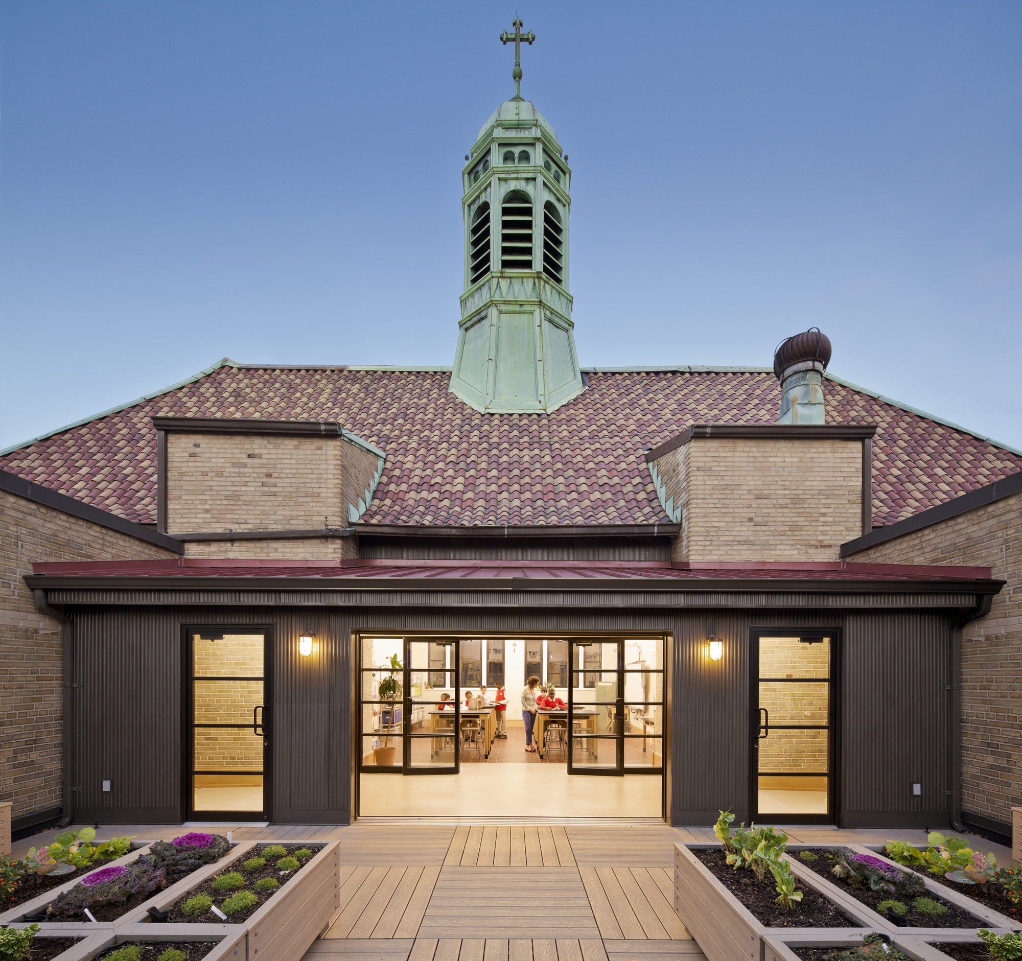 Saint Stephen of Hungary School / HMA2 architects-9