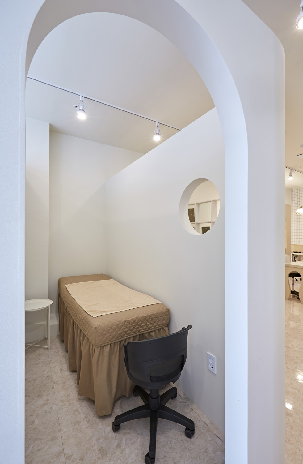 12 平米简约卧室，照明设计是亮点-14