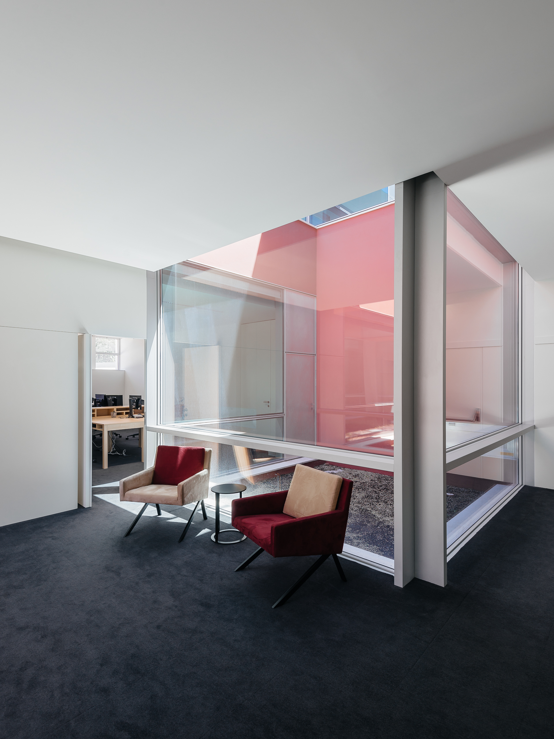 葡萄牙 Plural 药店总部物流中心,古今交融的办公建筑-15