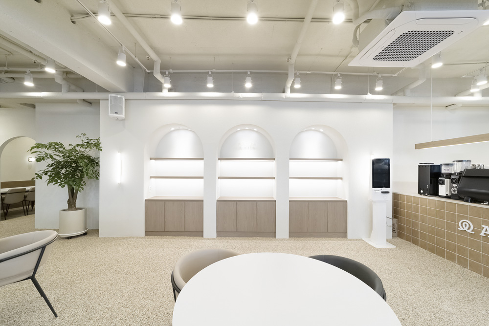 240 平现代白色&木质咖啡厅设计-12