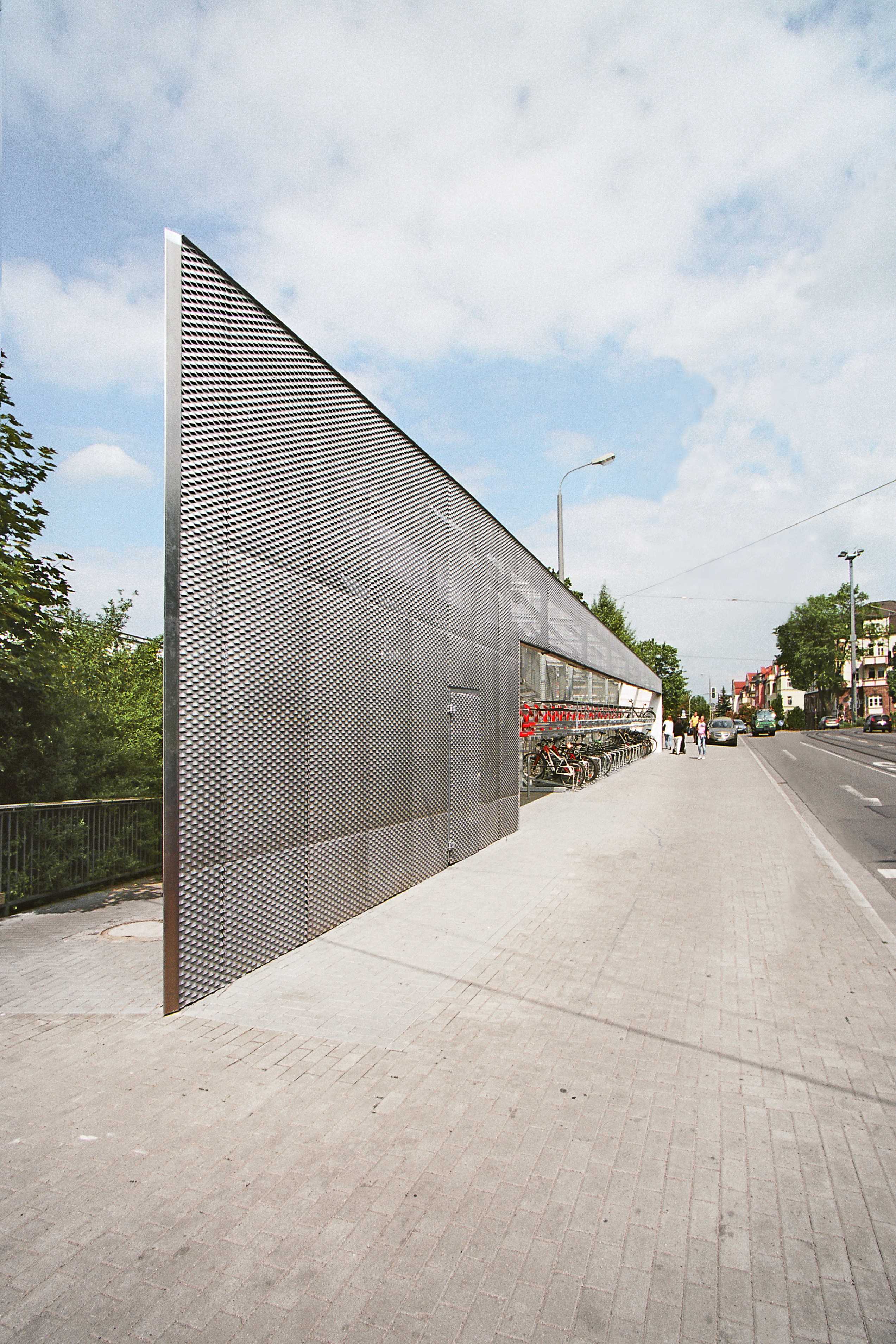 埃弗特冰站自行车停车场-6