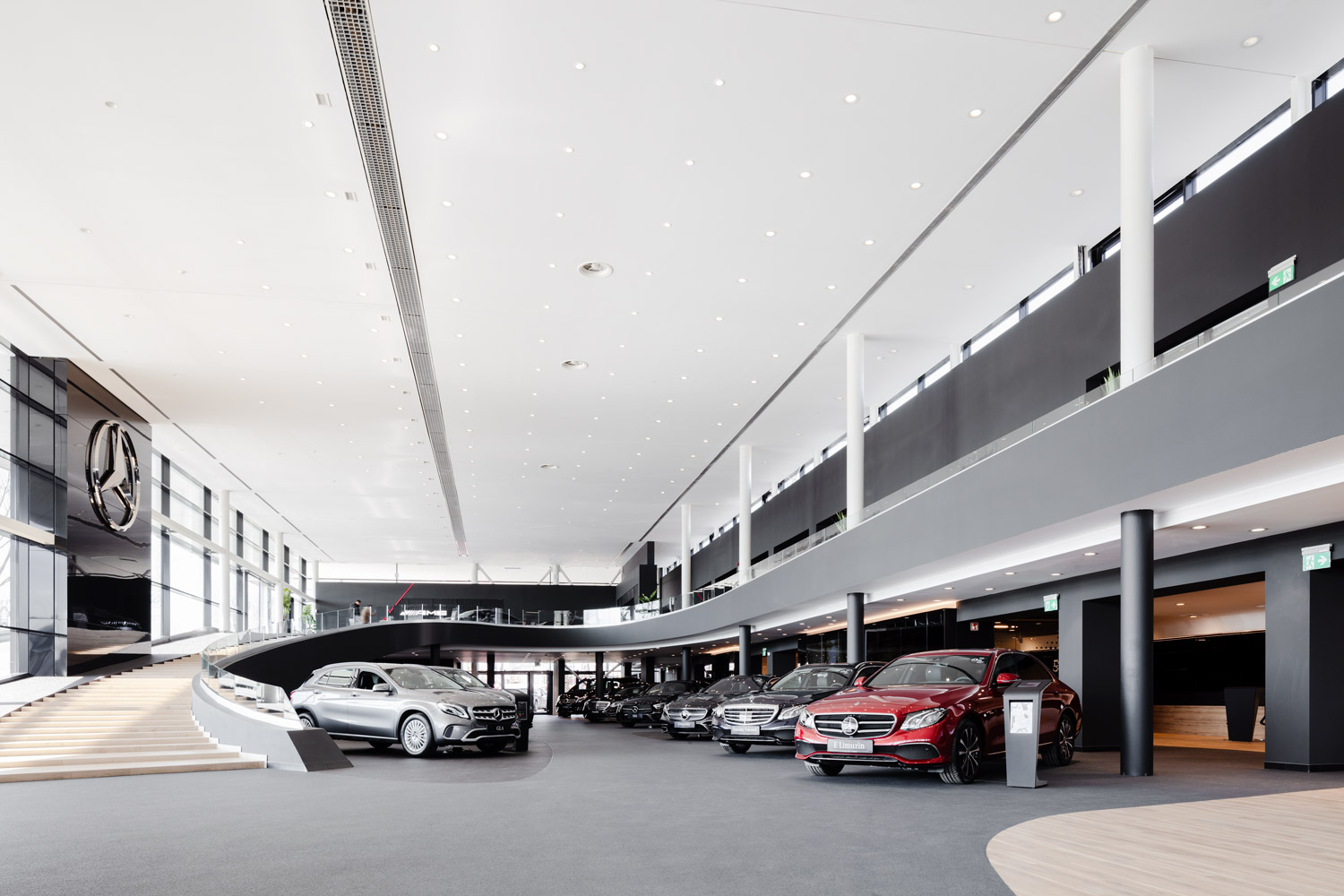 奔驰全球零售品牌形象升级-18