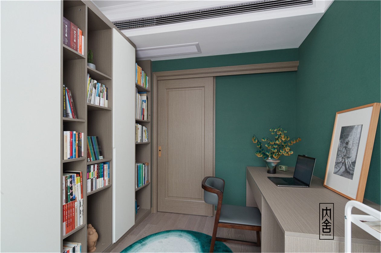 灰色调与橙色的碰撞,打造静谧优雅家居空间-41